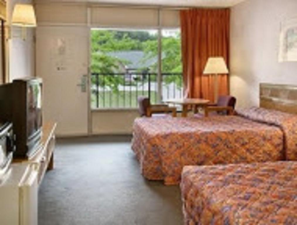 Town And Country Inn Suites Spindale Forest City Buitenkant foto
