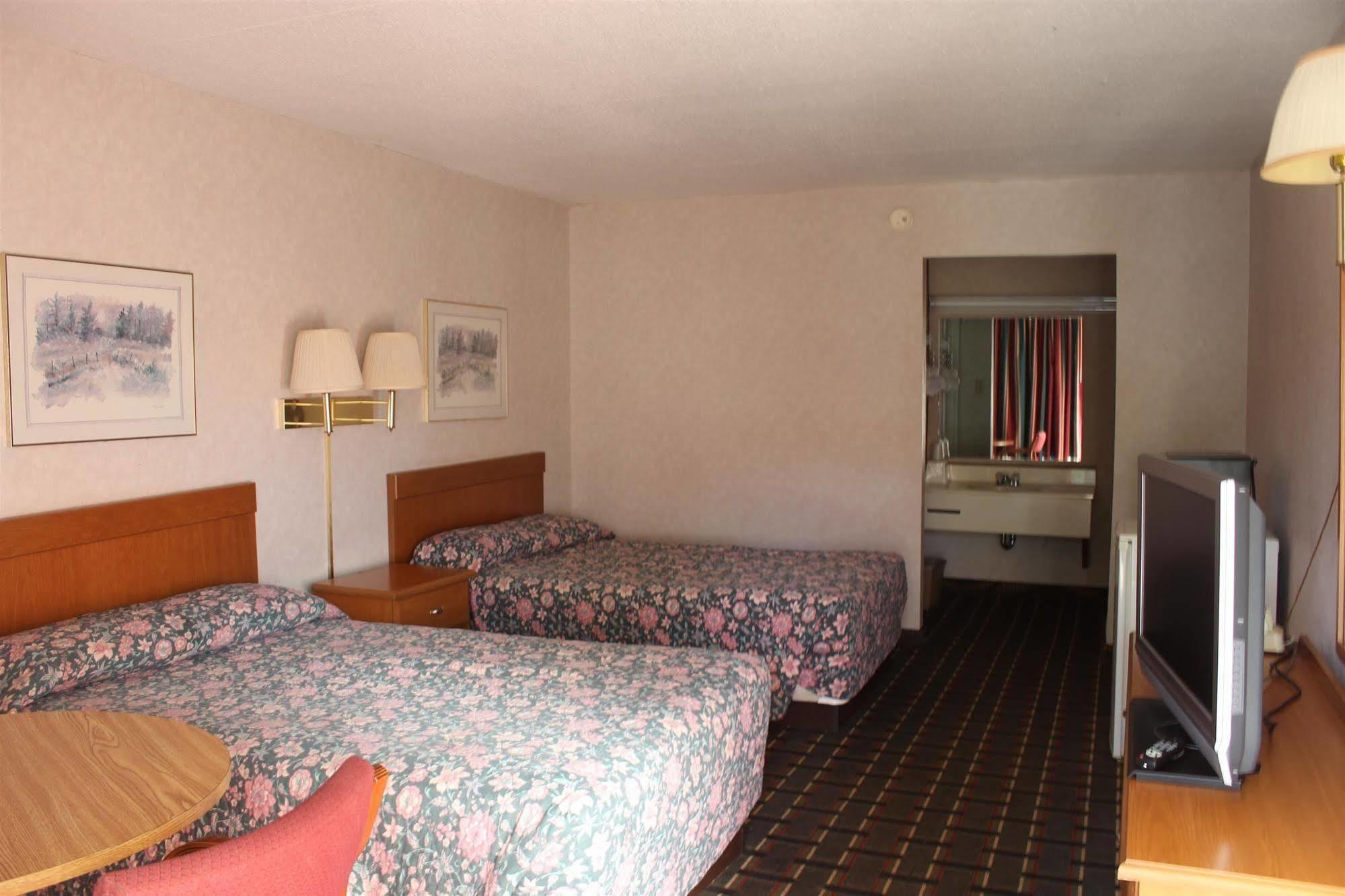 Town And Country Inn Suites Spindale Forest City Buitenkant foto